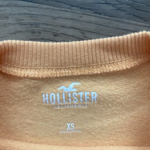 Hollister Cropped Crewneck - Picture 2 of 3